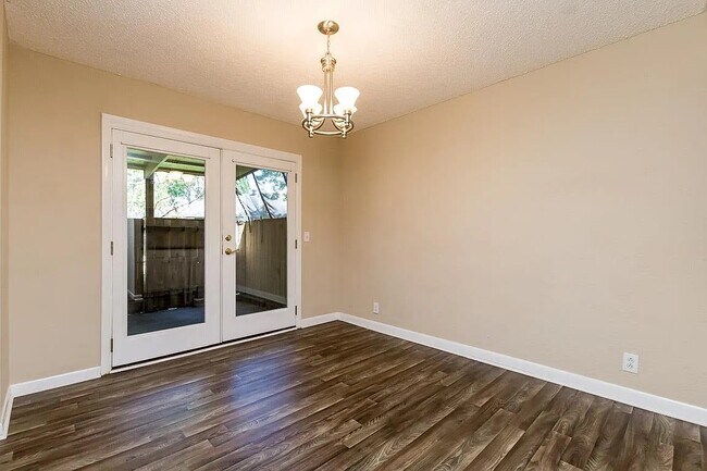 Building Photo - 5515 Country Dr