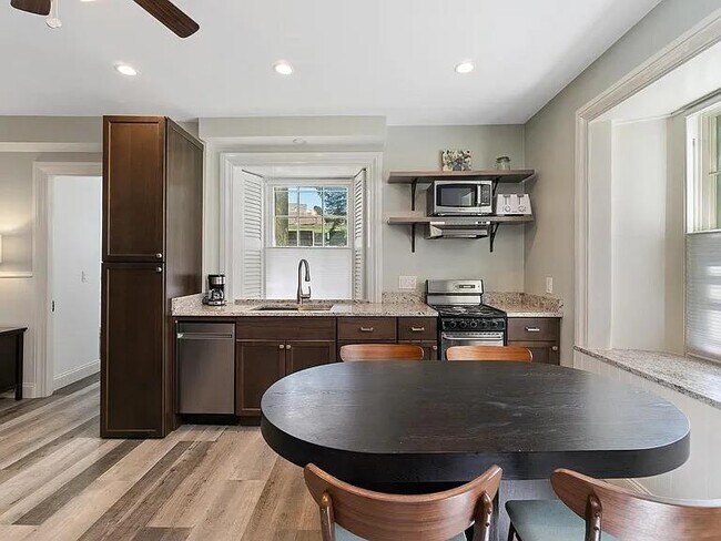 Building Photo - 77 Coggeshall Ave