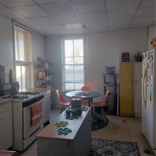 Building Photo - 1007 7th St S