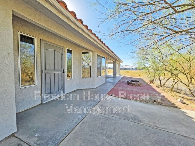 Building Photo - 2250 S Ambush St