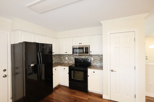 Building Photo - 9713 Pampas Dr