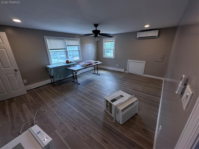 Building Photo - 15 Mida Ct