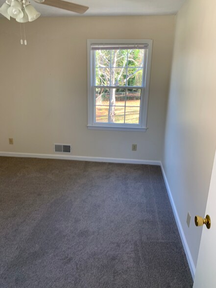 Building Photo - 3748 Cutler Dr SW