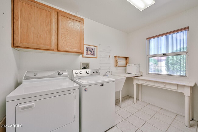 Building Photo - 14518 W Heritage Dr