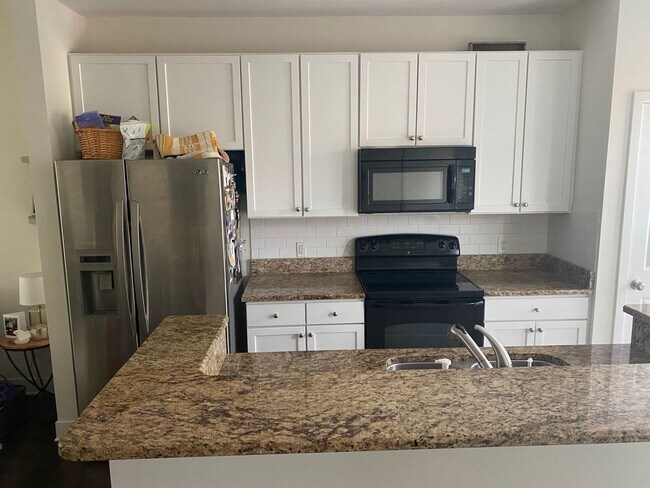 Building Photo - Room in 3 Bedroom Townhome at Seigle Point Dr