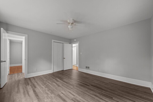 Building Photo - 2405 Jefferson Dr