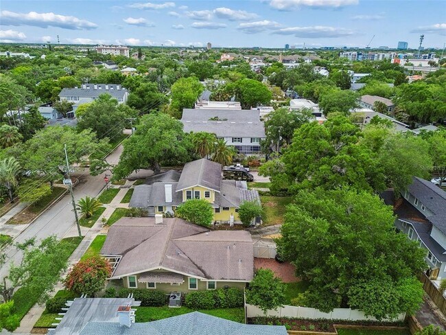 Building Photo - 1107 W Horatio St