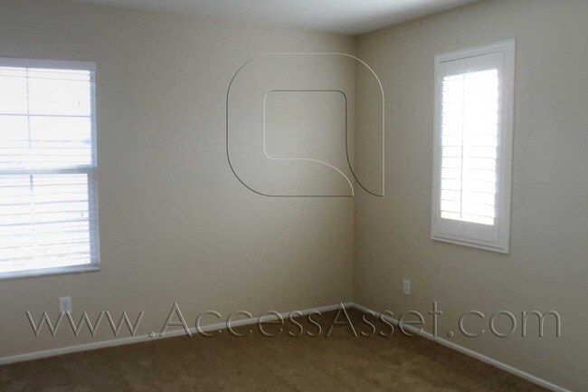 Building Photo - Beautiful Three Bedroom, Curb Appeal Home!