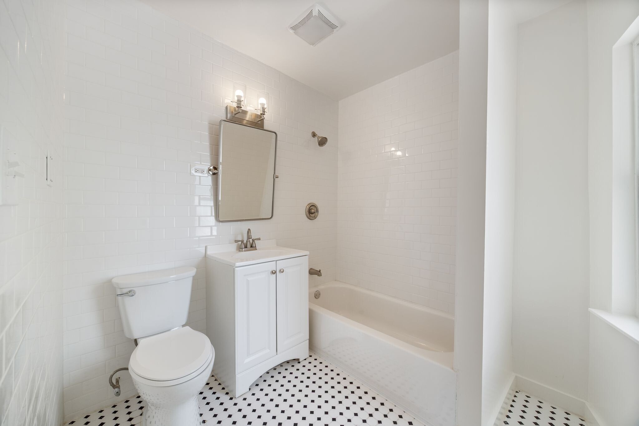 Building Photo - 1000 Foster St