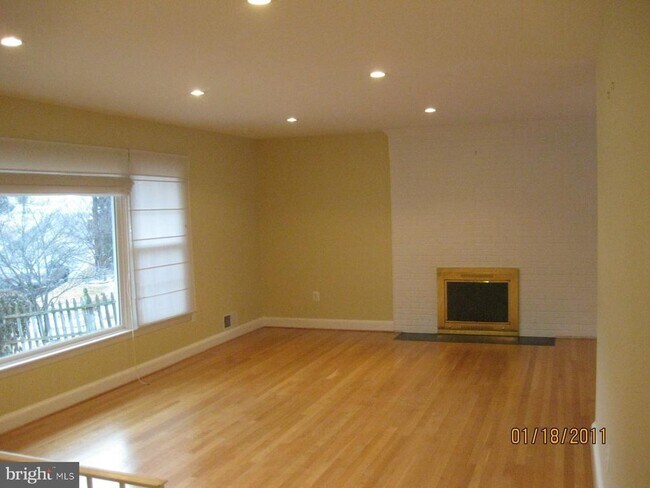 Building Photo - 8312 Bryant Dr