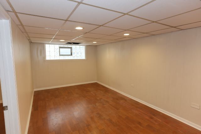 Building Photo - 1473 W Erie St