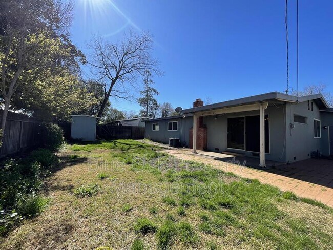 Building Photo - 6 Begonia Ln