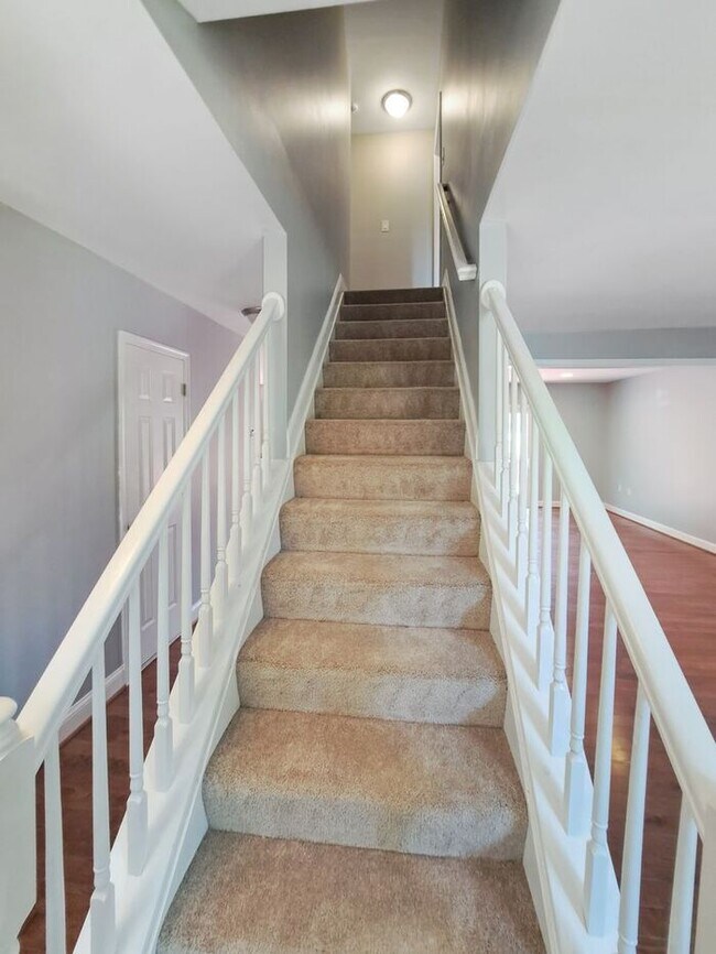 Building Photo - Amazing 4 Bedroom, 4 Bath SFH Corner Lot, ...