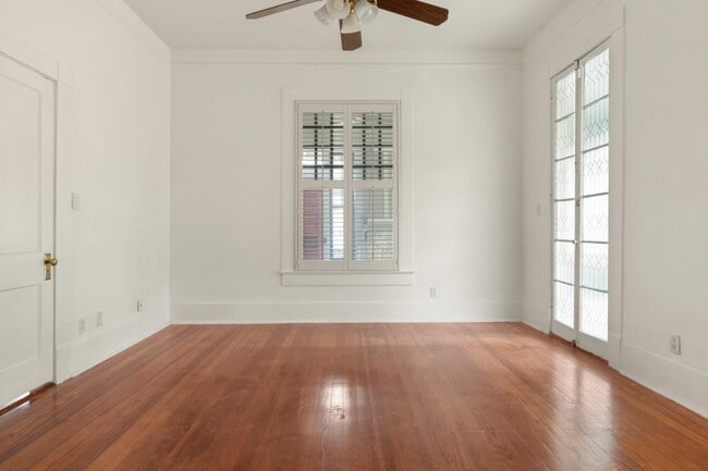 Building Photo - 1122 W Summit Ave.