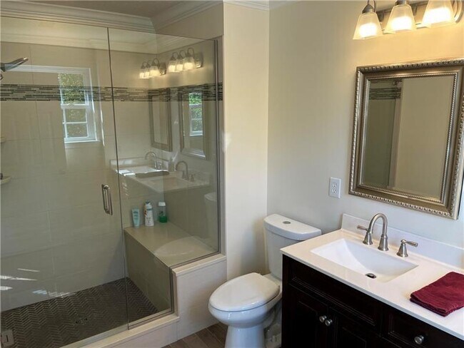 Building Photo - 266 Maple Ridge Dr