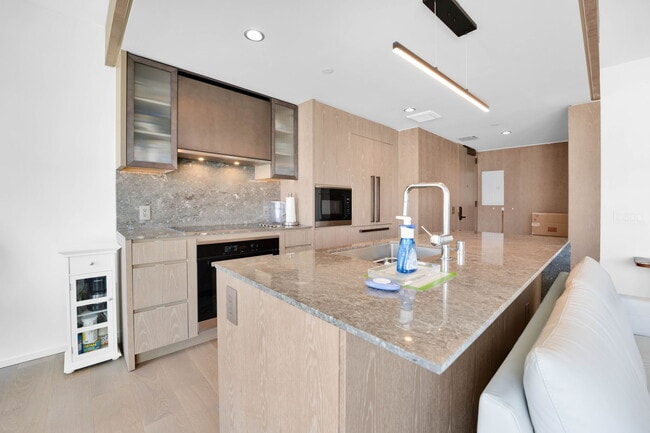 Building Photo - 1000 Auahi St