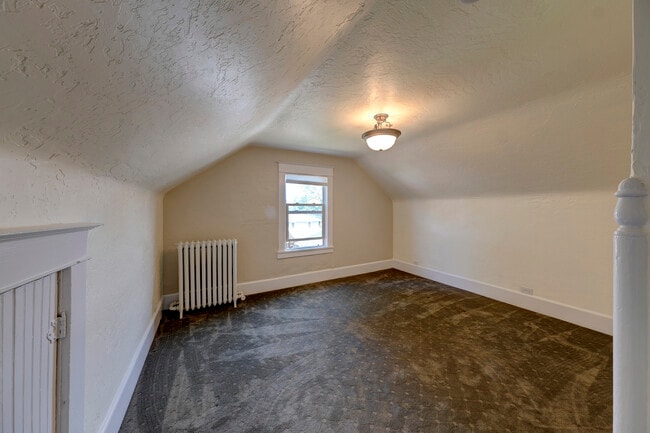 Building Photo - 317 W Brundage St