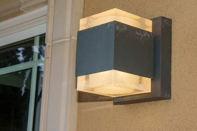 Building Photo - 8562 Sandy Hook Dr