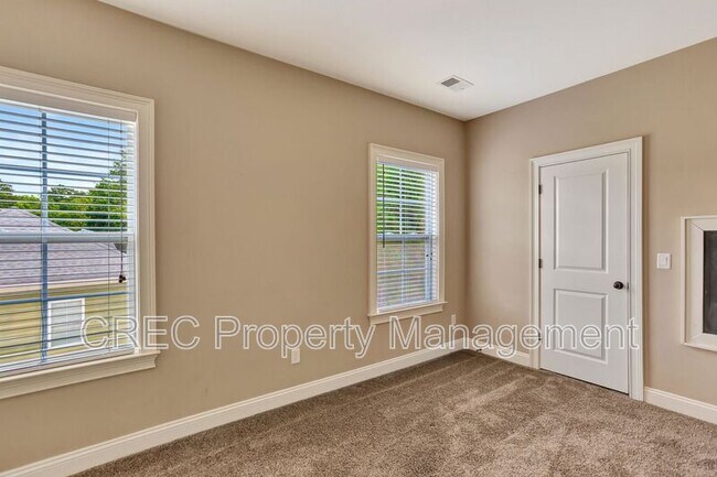 Building Photo - 258 Silver Cypress Cir