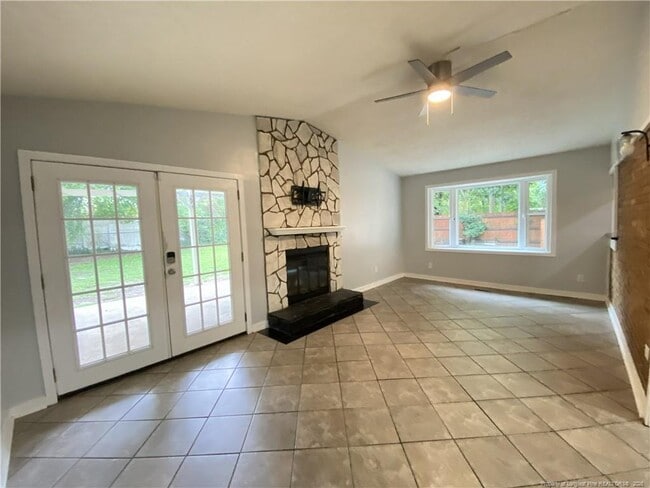 Building Photo - 290 Lemont Dr