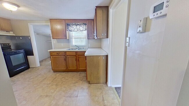 Building Photo - Charming Single Family Home
