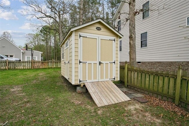 Building Photo - 5681 Regal Ct