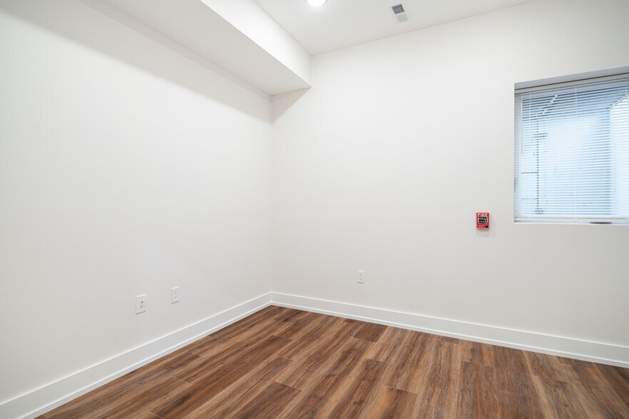 Building Photo - 212 Manheim St