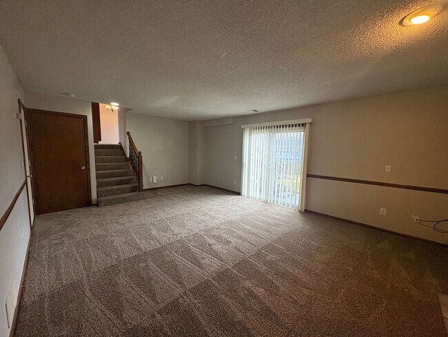 Building Photo - 4 bedroom in Liberty MO!! Brand New Flooring!