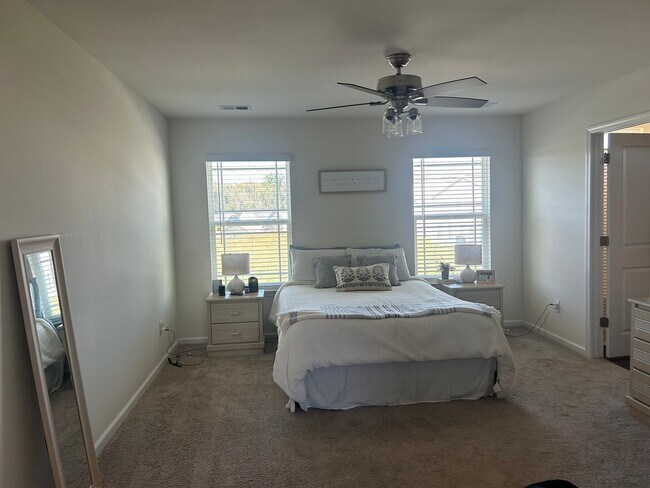 Building Photo - Beautiful 3/2.5 Home for Rent in Greenville!