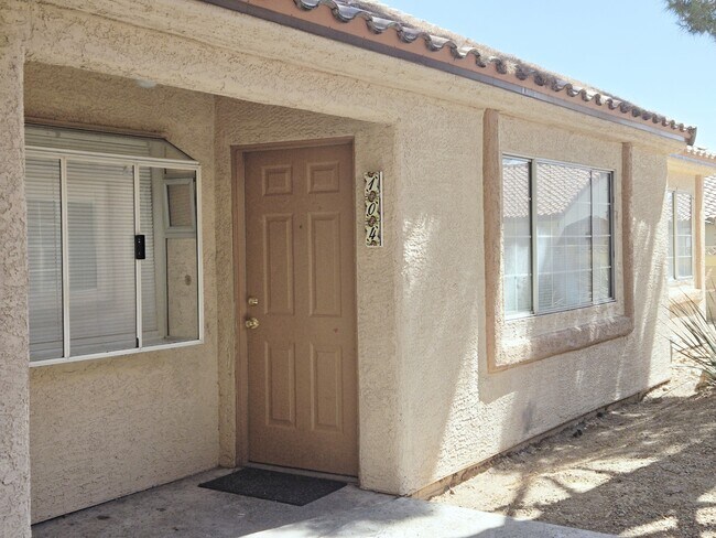 Building Photo - 1612 N Torrey Pines Dr
