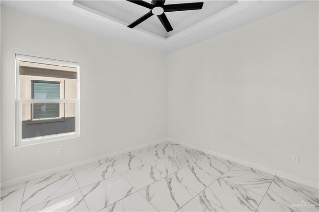 Building Photo - 18 Aryana N Ave
