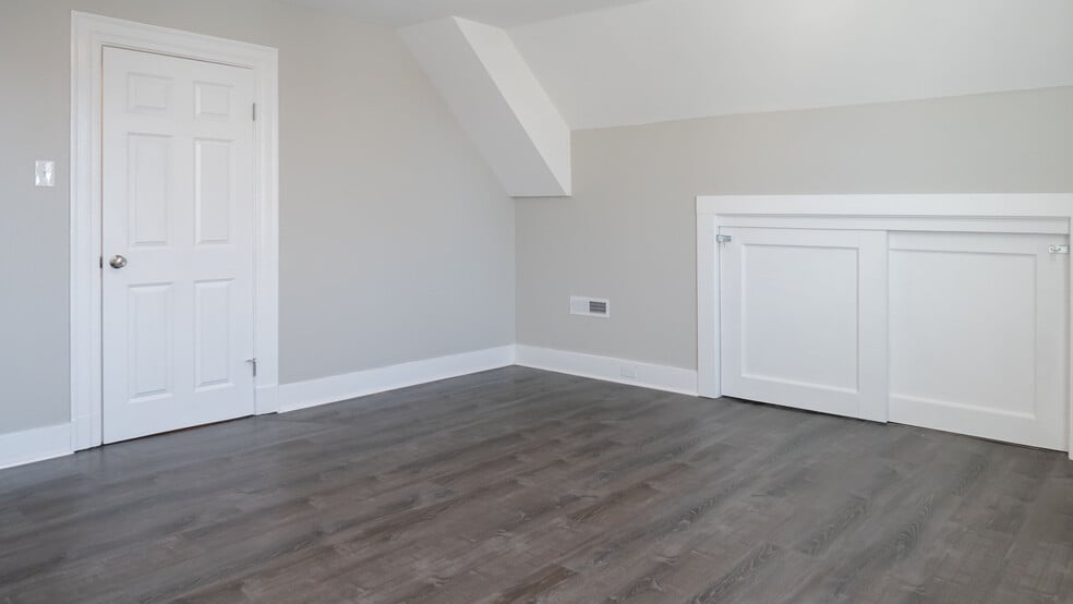 Building Photo - 268 Brown St