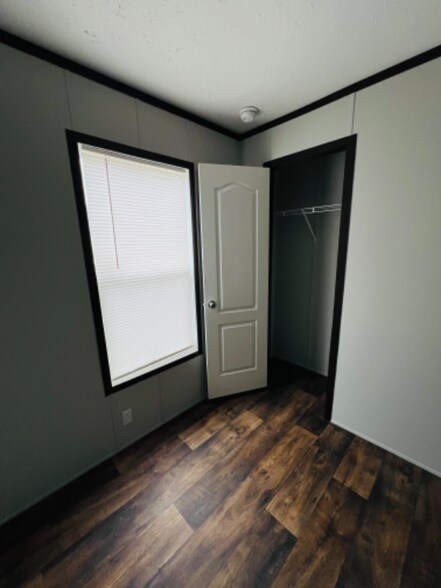 Building Photo - 9477 Lansdowne Rd