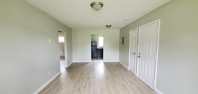 Building Photo - 271 Kendall Ave