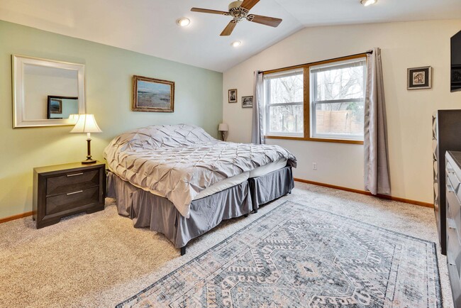 Building Photo - 522 Togstad Glenn