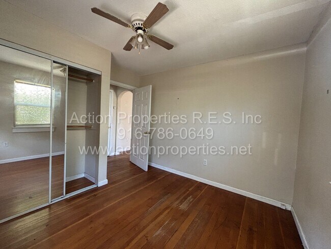 Building Photo - Charming 1 Bed, 1 Bath Home - Private Back...