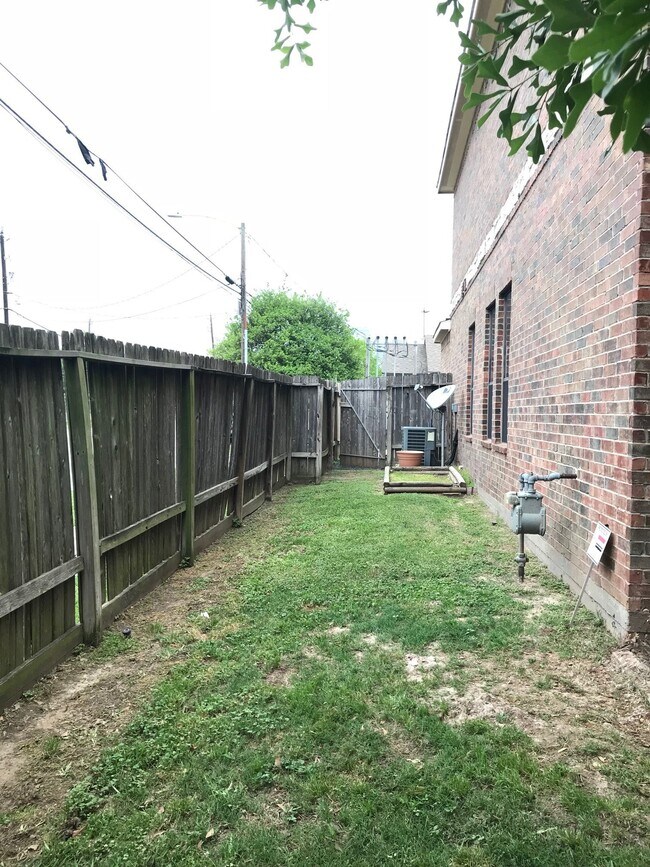 Building Photo - 1414 Emancipation Ave