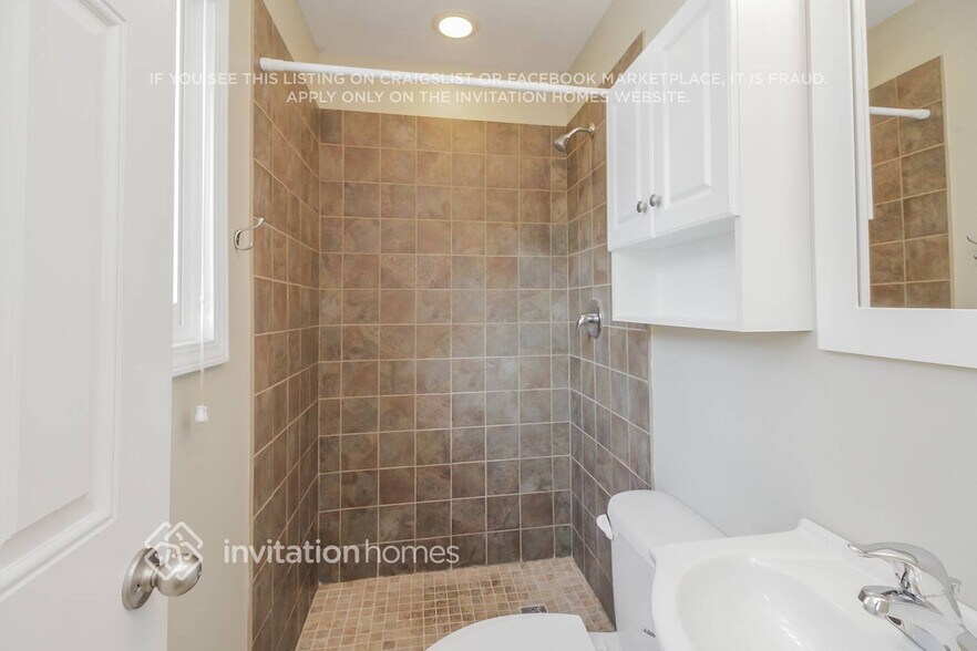 Building Photo - 5192 Greentree Rd