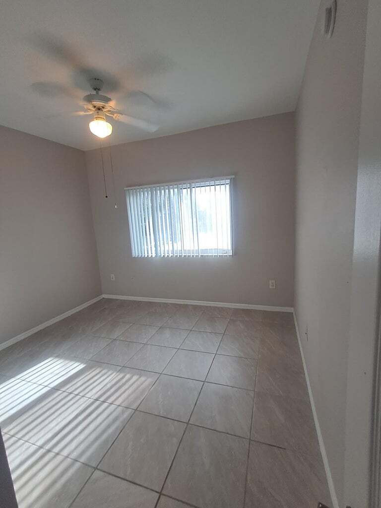 Building Photo - 260 Crestwood Cir