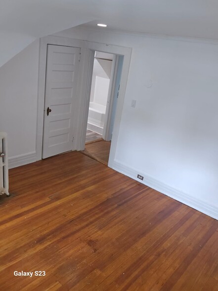 Building Photo - 114 Elm St