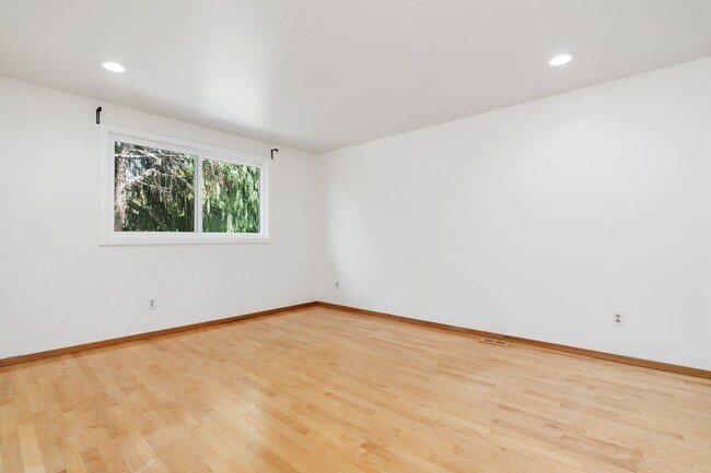 Building Photo - 8808 NE 14th St