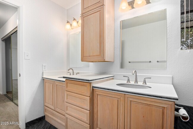 Building Photo - 2522 S Mulberry