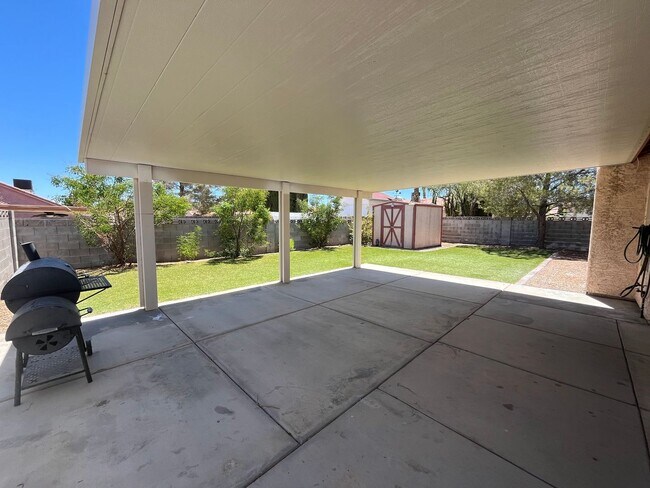 Building Photo - Bright & Beautifully Renovated 3 Bed, 2 Ba...