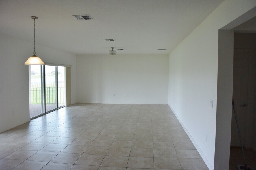 Building Photo - 3868 Carrick Bend Dr