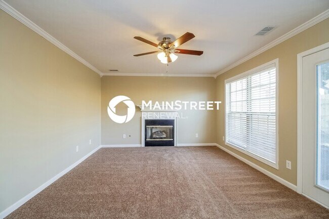 Building Photo - 4 Bedroom Pet-Friendly Home in Louisville, KY with Main Street Renewal