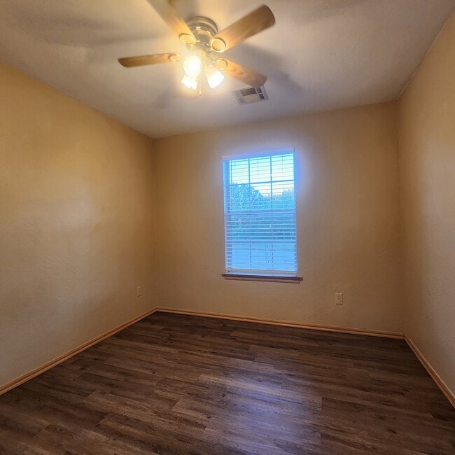 Building Photo - 6840 NW Willow Springs Dr