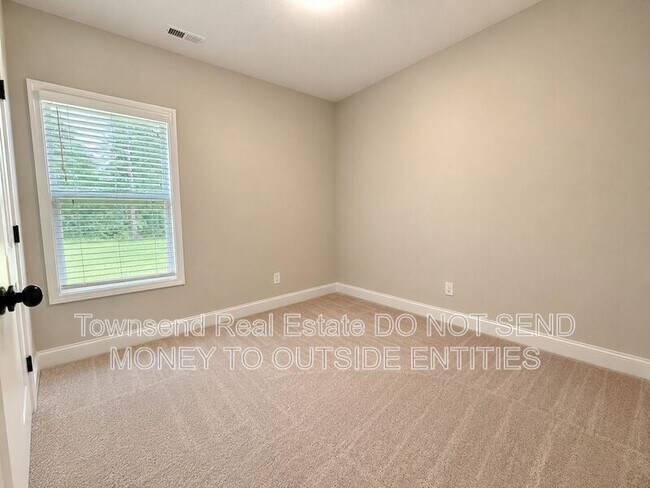 Building Photo - 621 Blawell Cir