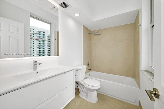 Building Photo - 800 Claughton Island Dr