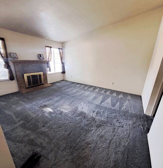 Building Photo - 2680 Bonifacio Dr