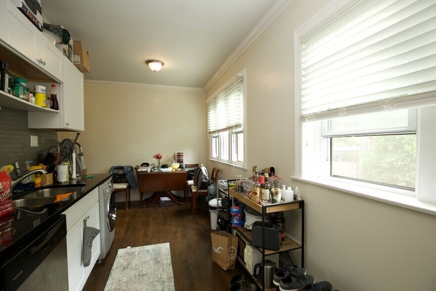 Building Photo - 1130 Maple